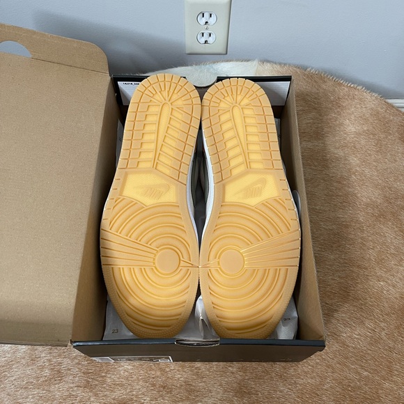 Jordan 1 Low Orange Olive - Picture 5 of 6